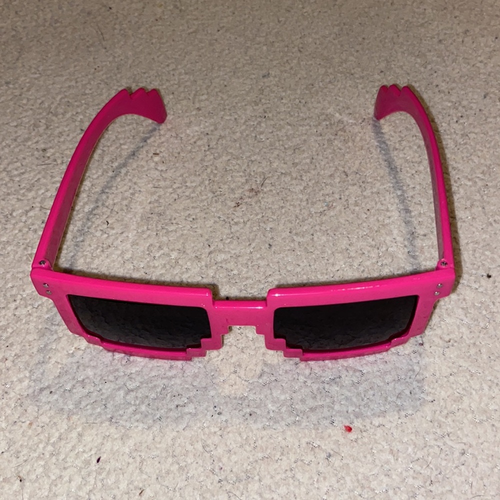 Minecraft plastic sunglasses - Picture 2 of 3